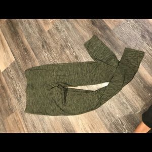 Green heathered legging